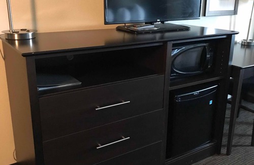 Winona Hotel | Eco-Friendly Family Getaway at AmericInn by Wyndham Winona
