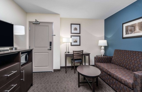 Winona Hotel | Eco-Friendly Family Getaway at AmericInn by Wyndham Winona