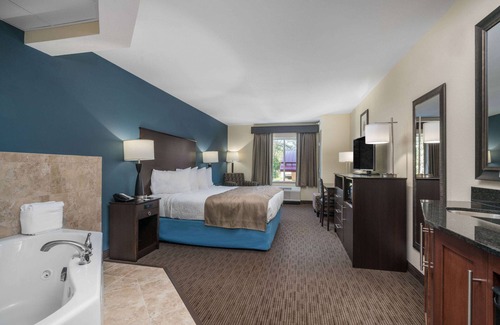 Winona Hotel | Eco-Friendly Family Getaway at AmericInn by Wyndham Winona