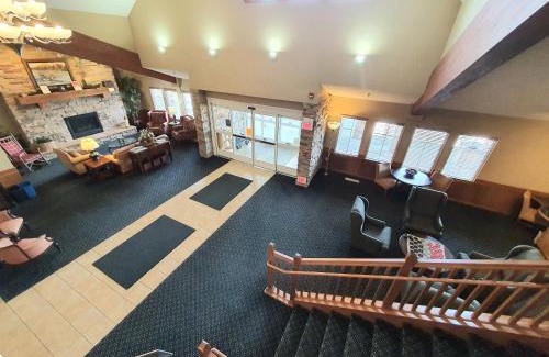 Waconia Hotel | Pet-Friendly AmeriVu Inn and Suites with Hot Tub Access