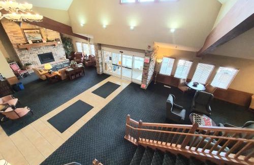 Waconia Hotel | Pet-Friendly AmeriVu Inn and Suites with Hot Tub Access