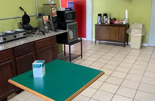 Gilbertsville Hotel | Family-Friendly Stay at AmeriVu Inn & Suites in Gilbertsville