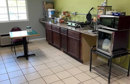 Gilbertsville Hotel | Family-Friendly Stay at AmeriVu Inn & Suites in Gilbertsville