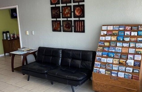 Gilbertsville Hotel | Family-Friendly Stay at AmeriVu Inn & Suites in Gilbertsville