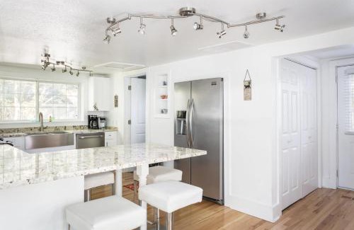 Elk Rapids House | Guest Rated 9.3 - Ames Cottage in Elk Rapids Awaits You