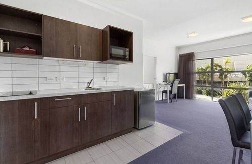Porirua Hotel | Comfortable Stay at Amethyst Court Motorlodge with Breakfast