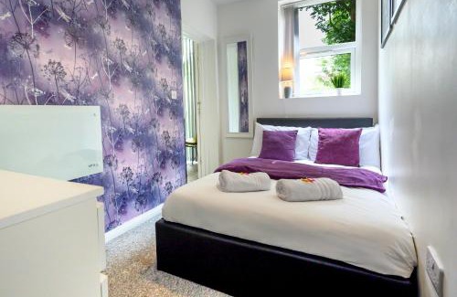 Moseley Apartment | Family-Friendly Amethyst Suite at Moseley Mews Retreat
