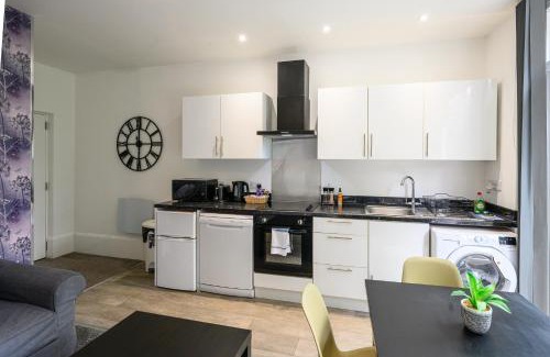 Moseley Apartment | Family-Friendly Amethyst Suite at Moseley Mews Retreat