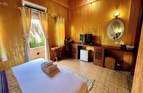 Pa Daet Hotel | Exceptional Amethyst Hotel: Pool, Breakfast & Family-Friendly