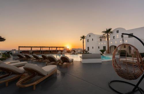 Oia Hotel | Elegant Amethyst Suites in Oia with Pool and Ocean View