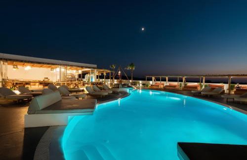 Oia Hotel | Elegant Amethyst Suites in Oia with Pool and Ocean View