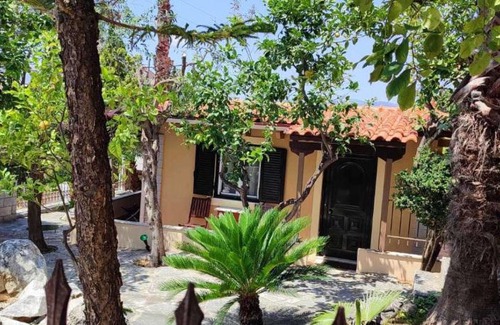 Mavrovouni Apartment | Child-Friendly Amfitrion with a 9.2 Guest Rating