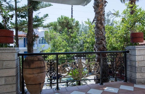 Mavrovouni Apartment | Child-Friendly Amfitrion with a 9.2 Guest Rating
