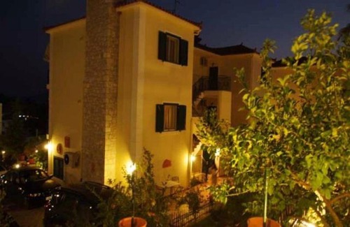 Mavrovouni Apartment | Child-Friendly Amfitrion with a 9.2 Guest Rating