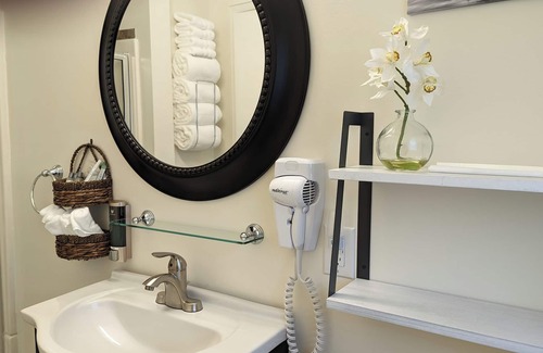 Amherst Hotel | Premium Stay at Amherst Inn - Family-Friendly Amenities