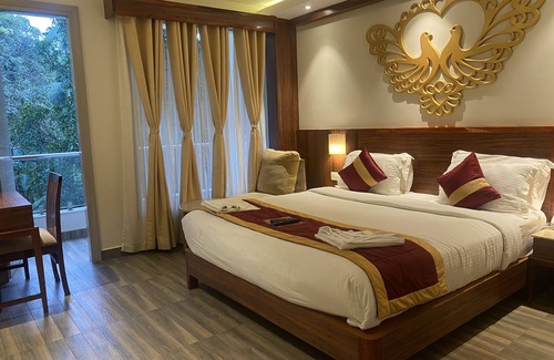 Port Blair Hotel | Discover Ami Grace: Family-Friendly Hotel with Pool & Dining