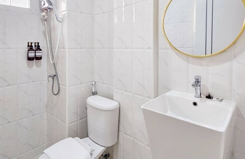 Nonthaburi Hotel | Budget-Friendly Ameena Apartment with Family Amenities