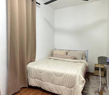 Batu Pahat House | Welcoming Amir Homestay: Child-Friendly Retreat with High Ratings