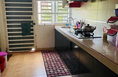 Wakaf Bharu House | Budget-Friendly Amir Villa Hijrah: Family-Friendly Retreat