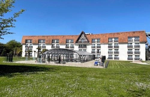 Touques Hotel | Discover Amirauté Hôtel Golf Deauville with Ocean Views