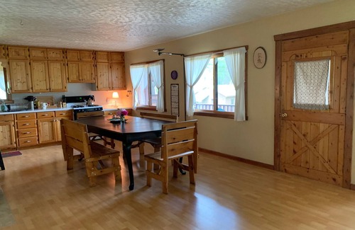 Rexford House | Relaxing Retreat Near Lake Koocanusa with Spa & Hot Tub