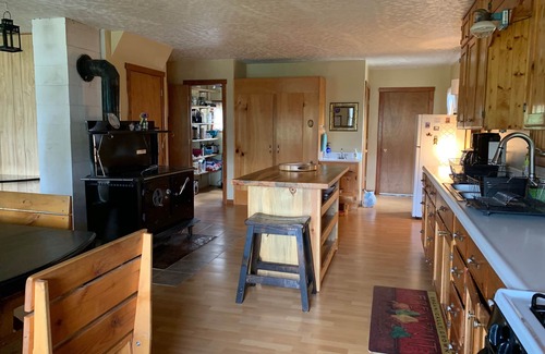 Rexford House | Relaxing Retreat Near Lake Koocanusa with Spa & Hot Tub