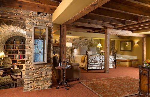 Leacock-Leola-Bareville Hotel | Amish Inspired Hotel with Spa, Pool & 10/10 Guest Rating