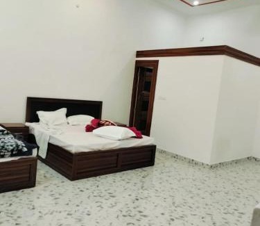 Vrindavan House | Budget-Friendly Stay at Amit Guest House for Families
