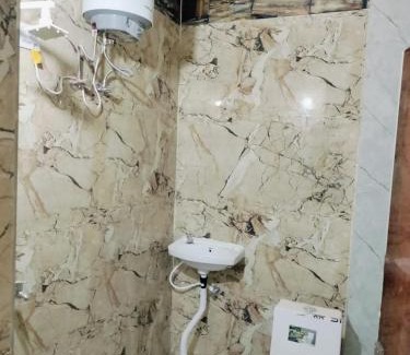 Vrindavan House | Budget-Friendly Stay at Amit Guest House for Families