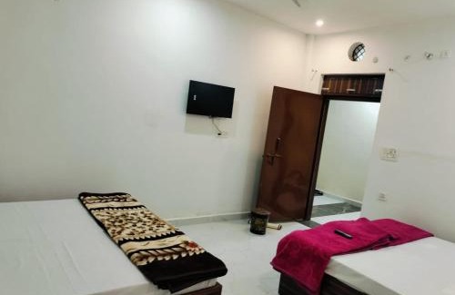 Vrindavan House | Budget-Friendly Stay at Amit Guest House for Families