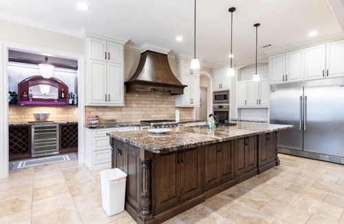Southeast Houston Villa | AMLUX: Family-Friendly Retreat with Pool and Spa Amenities