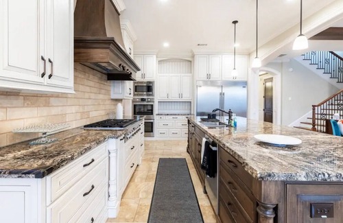 Southeast Houston Villa | AMLUX: Family-Friendly Retreat with Pool and Spa Amenities