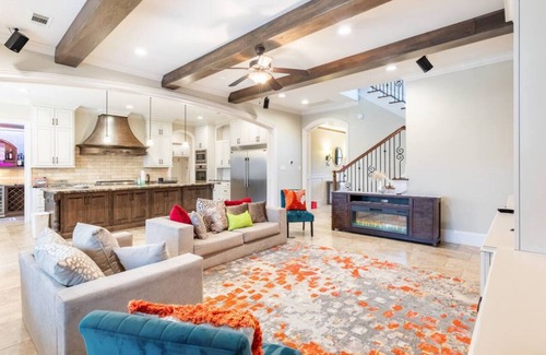 Southeast Houston Villa | AMLUX: Family-Friendly Retreat with Pool and Spa Amenities