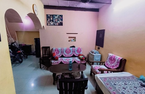 Varanasi Apartment | Amma Ka Gharn