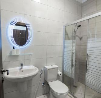 Al Jubeiha Apartment | Discover Amman Sun Apartments - Family-Friendly Retreat