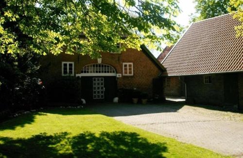 Westerstede Apartment | Cozy Ammerländer Ferienwohnung: Family & Pet Friendly Stay