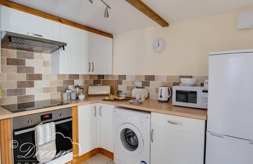 Portland Cottage | Family-Friendly Ammonite Cottage with Ocean Views in Fortuneswell