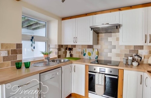 Portland Cottage | Family-Friendly Ammonite Cottage with Ocean Views in Fortuneswell