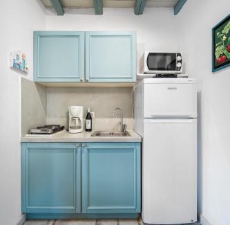 Serifos House | Oceanfront Getaway at Ammos 1 - Family-Friendly Retreat