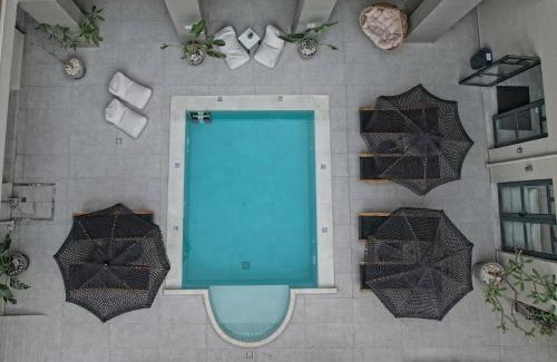 Rethymno Hotel | Escape to Ammos Suites: Oceanfront Bliss with Pool Access