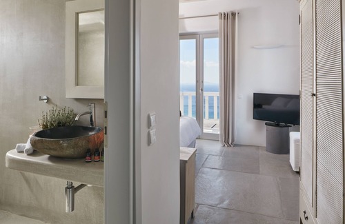 Faros Armenistis Villa | Elegant Ammos Villas with Oceanfront Views in Houlakia