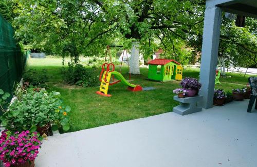 Ilidza Apartment | Top-Rated Ammy Apartment with Hot Tub & Breakfast Included