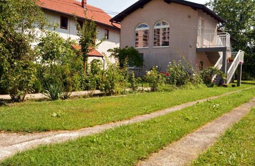 Ilidza Apartment | Top-Rated Ammy Apartment with Hot Tub & Breakfast Included