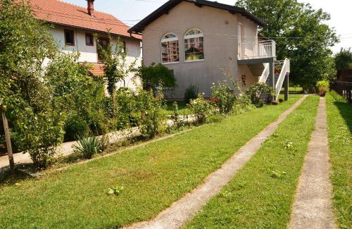 Ilidza Apartment | Top-Rated Ammy Apartment with Hot Tub & Breakfast Included