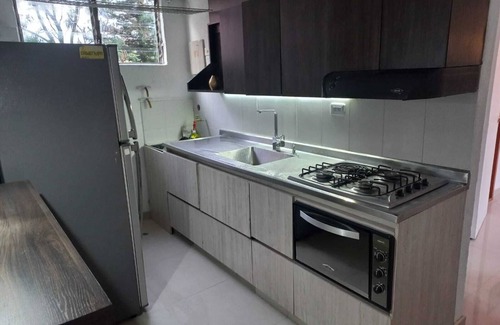 Itagui Apartment | Stylish Amoblado Itaguí: Perfect for Families in Fashion Hub