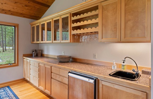 Black Butte Ranch House | Escape to Nature: Private Hot Tub & Pet-Friendly Retreat