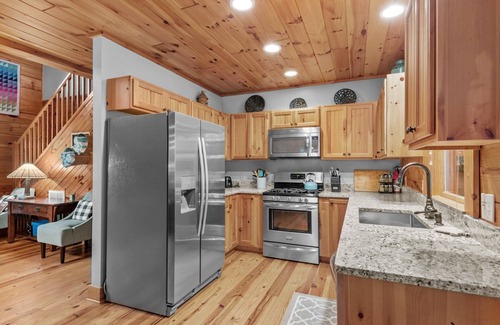 Vilas Cabin | Secluded Valle Crucis Cabin: Hot Tub, Pool Table & More