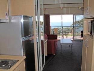 Narooma Hotel | Inviting Amooran Oceanside Apartments with Pool & Breakfast