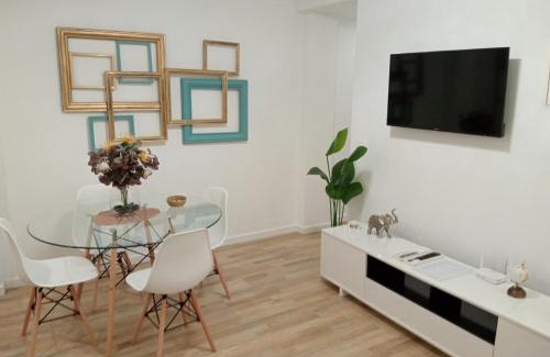 Ciudad Jardin Apartment | Authentic Centrally Located Apartment with Free Wi-Fi