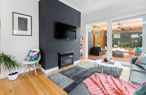 Frankston Villa | Romantic Escape at AMORE: Couples Spa & Kitchen Retreat